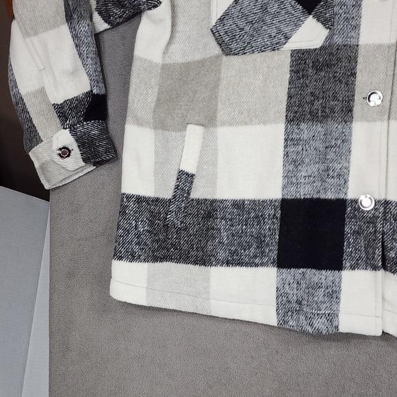 STOOSH Womens sz 2X Plaid Shacket Shirt Jacket Button Front Black White Gray - Picture 7 of 10